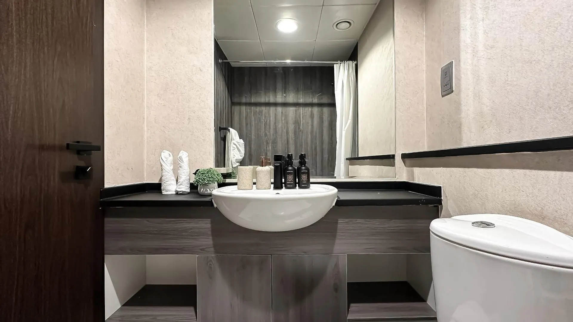 ドバイTrophy- Radiant Retreat In Jlt With Skyline Viewアパートメント